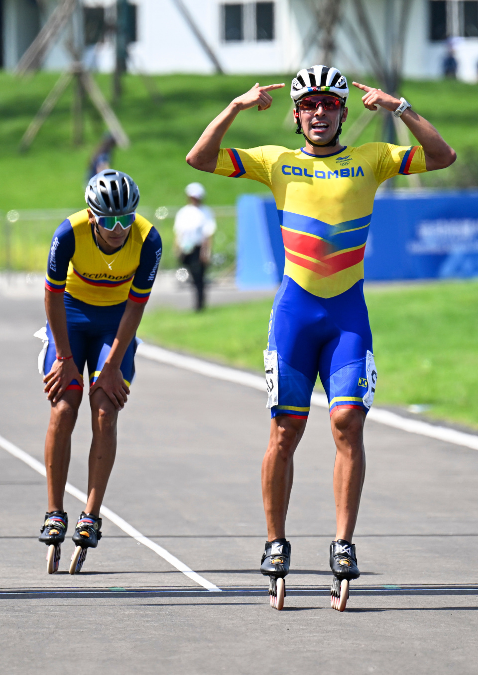 src, 新华社记者, 年成都世运