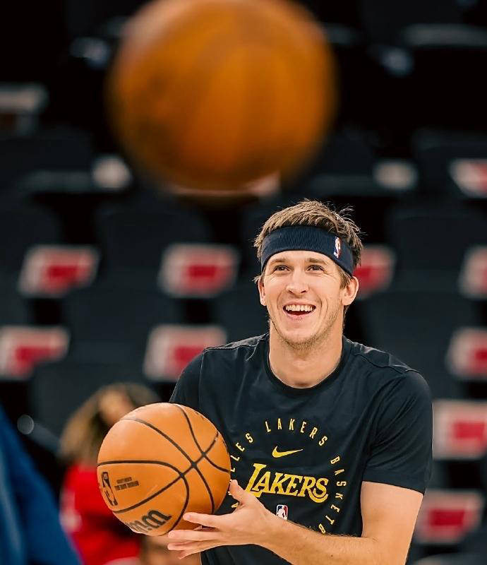 尽管湖人给 尽管湖人给