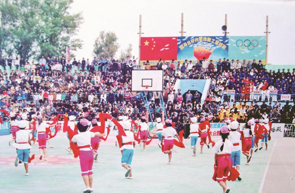 一代人共筑, 个体育场